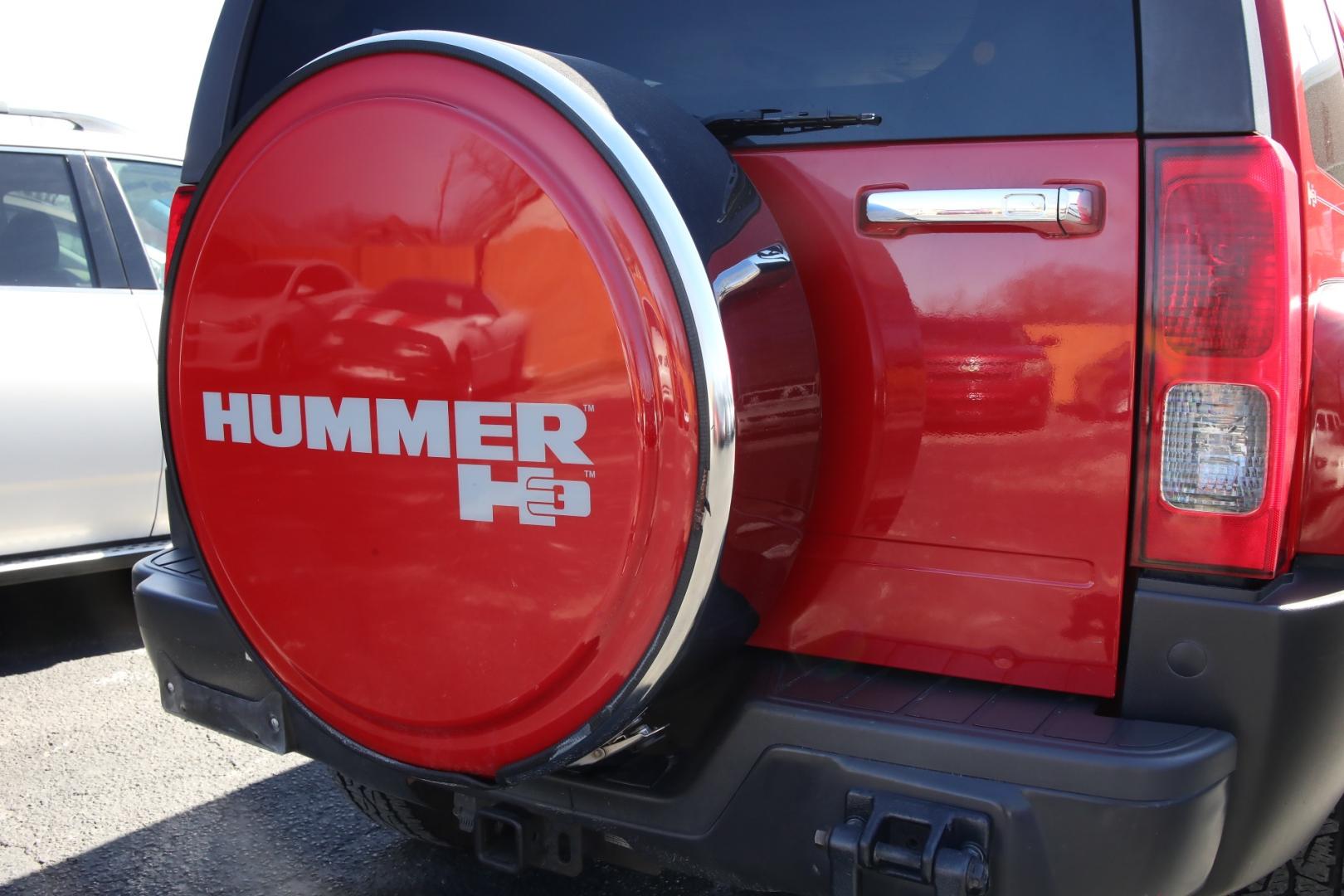 2008 RED HUMMER H3 Base (5GTEN13E188) with an 3.7L L5 DOHC 20V engine, 4-SPEED AUTOMATIC OR 5-SPEED MANUAL transmission, located at 420 E. Kingsbury St., Seguin, TX, 78155, (830) 401-0495, 29.581060, -97.961647 - Photo#8